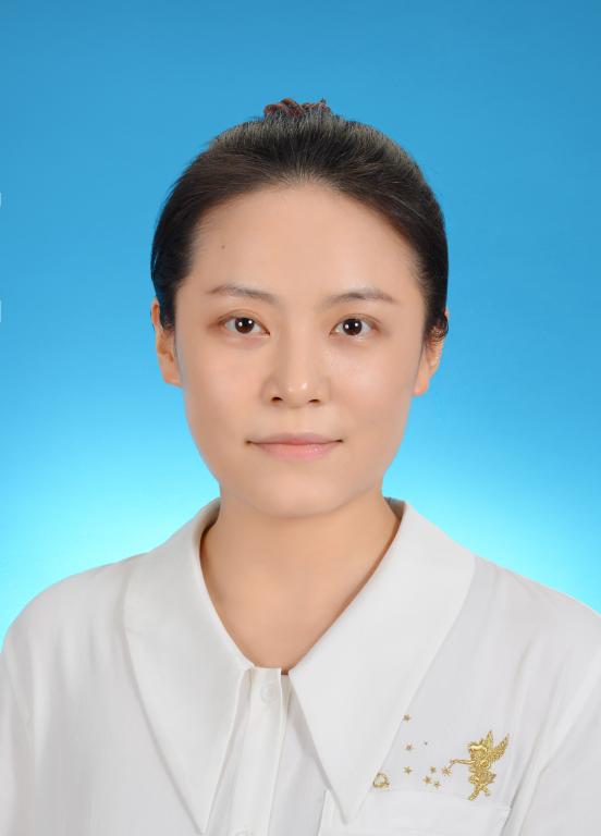 刘 菲
